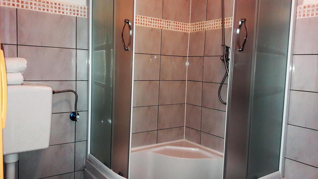 Apartments Velic ツリクヴェニツァ エクステリア 写真